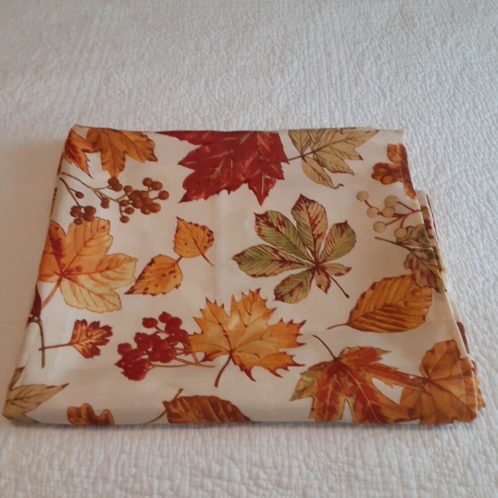 Autumn Leaves & Berries Tablecloth Multicolored